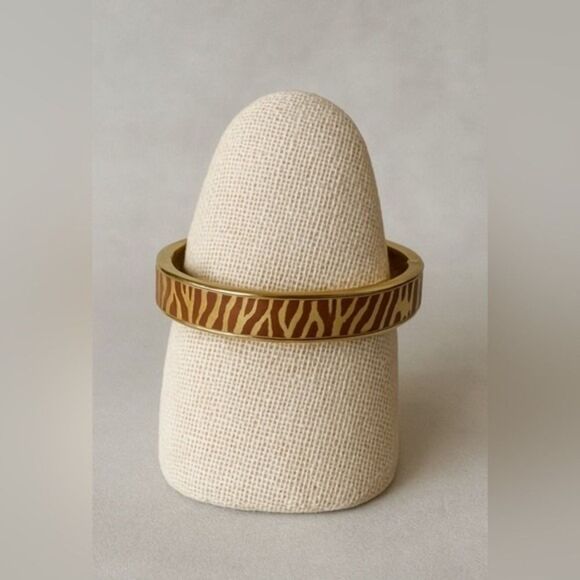 Y2K Vintage Womens Animal Print Hinged Open Close Bangle Cuff Bracelet Exotic - Picture 1 of 4